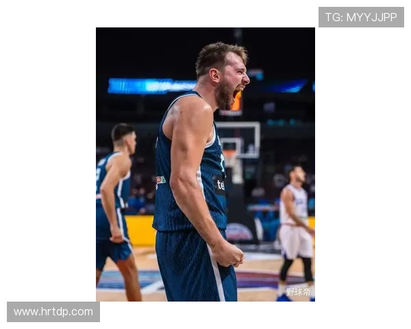 东契奇热身赛中意外被队友压倒在地受伤所幸伤势轻微暂无大碍